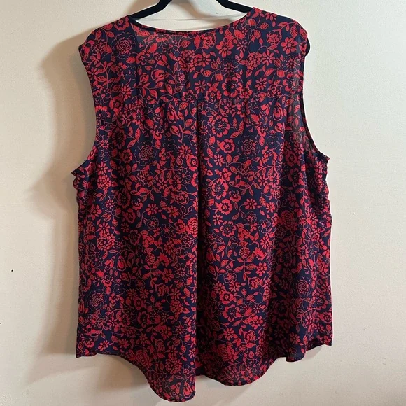 NWOT Terra & Sky Navy Blue & Red Floral Tank Top - Picture 2 of 4